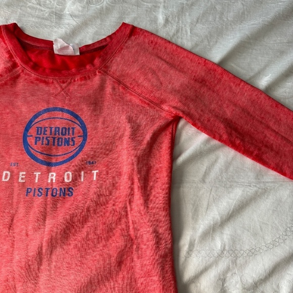 NBA Women's Red Detroit Pistons Retro Logo Long‎ Sleeve Fleece Sweatshirt Small - Picture 8 of 14